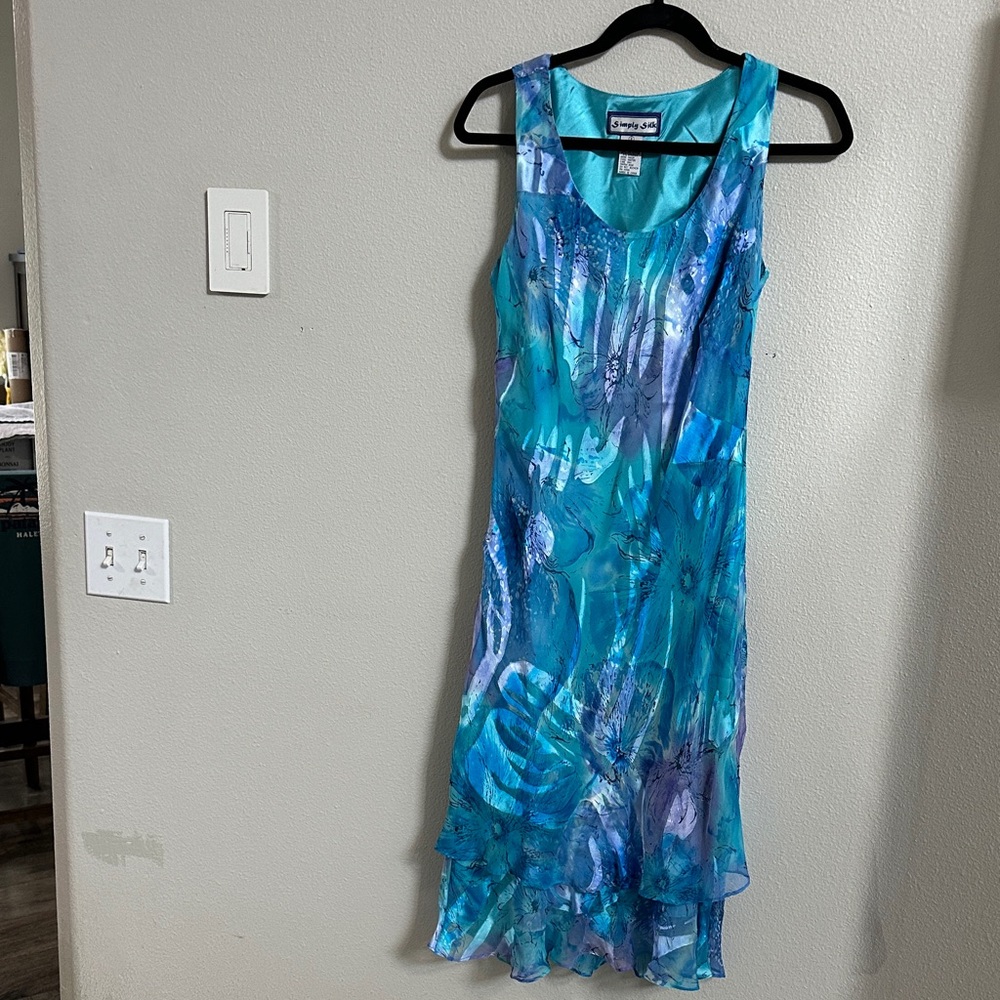 Elegant Floral Sleeveless Dress in Blue and Purple